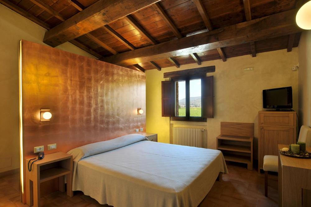 تريفي Country House Casco Dell'Acqua الغرفة الصورة